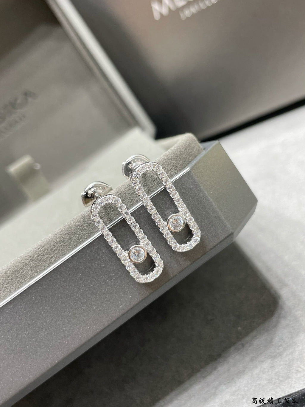 MOVE UNO STUD DIAMOND PAVED EARRINGS