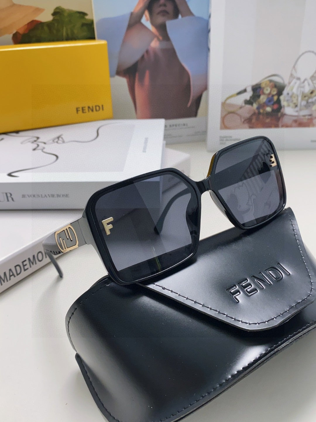 EMBOSSED LOGO FF DIAMONDS SQUARE FRAME SUNGLASSES 575798 IN ACETATE